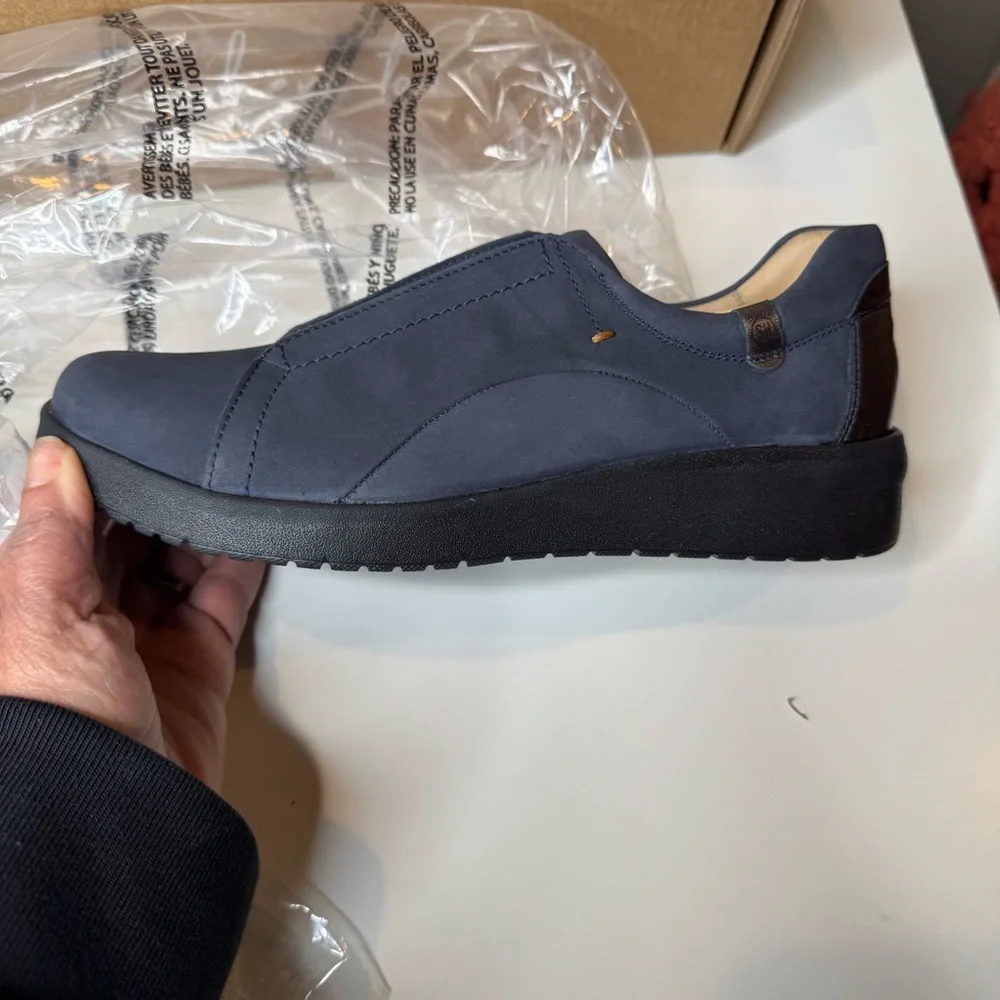 SAMUEL HUBBARD WOMEN'S FEATHERLIGHT MARIN GORE-LACES 6.5 NWB navy nubuck